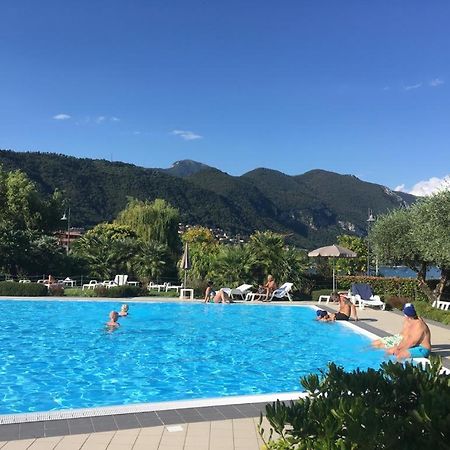 Appartamento Luisa Al Lago D'Iseo Паратико Екстериор снимка