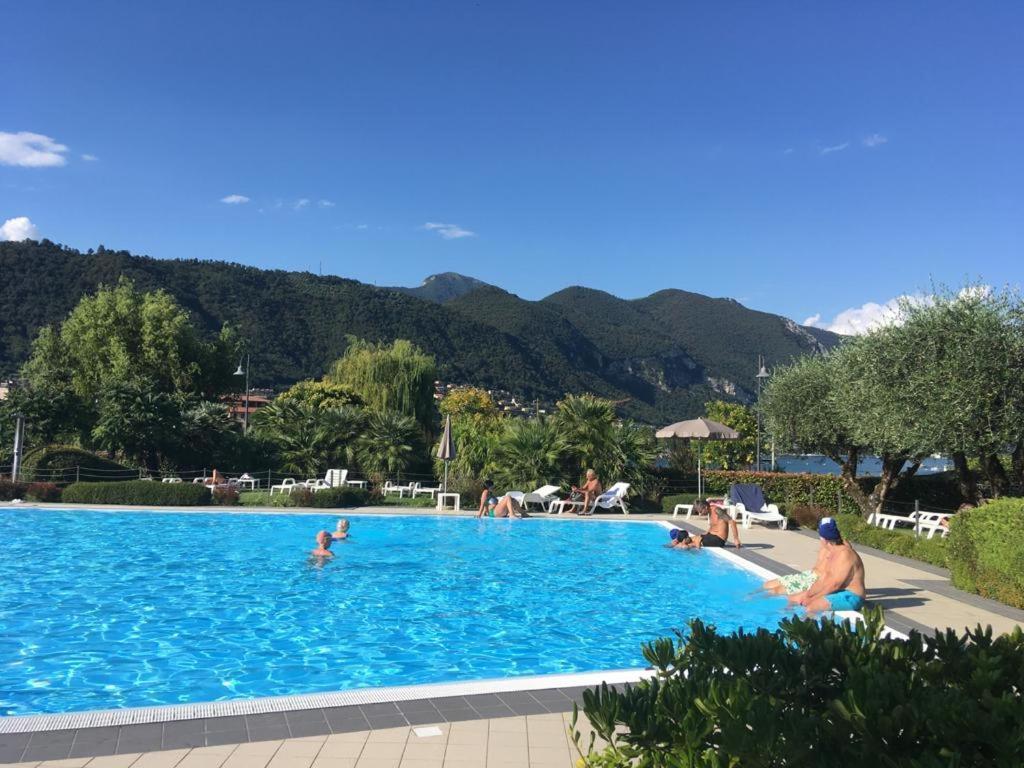 Appartamento Luisa Al Lago D'Iseo Паратико Екстериор снимка